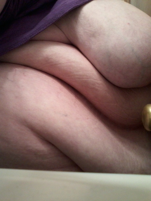 biggirlsrockmyworld: bumdick:  Up close, and fat fab.  Curves of perfection….