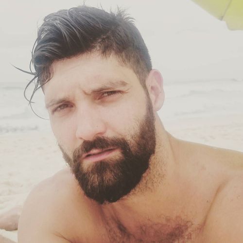 Porn Pics beardburnme:  “Cadê Cauã Reymond? 🌴🌊🍍🍉”