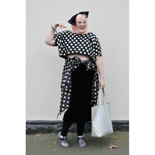 Fat girl in double polka dots with exposed midriff - that&rsquo;s me! http://www.fashionhayley.com/