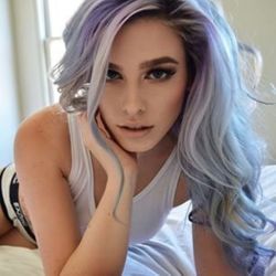 hairchalk: Silver hair with a touch of pastel