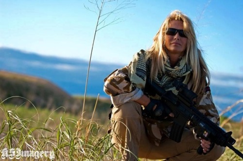 guns-and-babes:Babe with gun get ready! soldier-whores.tumblr.com