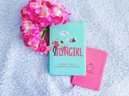 Hello everyone! Today photo is Fangirl by Rainbow Rowell. I&rsquo;m not a huge fan of this book 