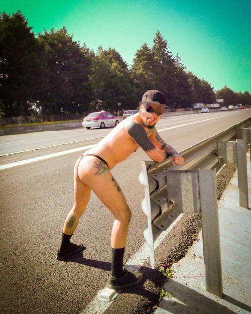 Thong highway #thong #thonger #exhibitiobist #gayexhibitionist #joesnyder #showyourjoes #gayglutes #