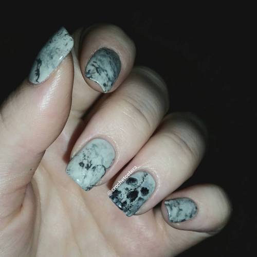 #handpainted #skull for #clairestelle8oct
@julepmaven’s #JulepWinter, #JulepErin, and, of course, @cultcosmetics #Boneyards made this #mani what it is. #watermarble still sucks, even this technique, but it’s not completely terrible.
#nailart #notd...