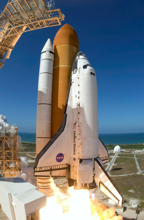 humanoidhistory:May 31, 2008 – The Space Shuttle Discovery blasts off from Cape Canaveral, heading t