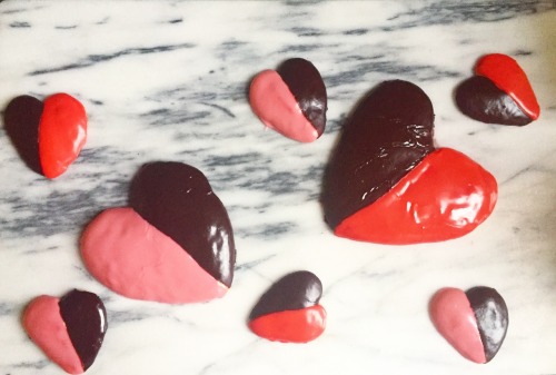 ❤❤❤Take a traditional #blackandwhitecookie and make it pink, red and heart shaped! #happyvalentinesday #justinedkitchen 💗💗💗