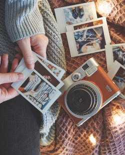 urbanoutfitters:  UO DIY: Decorating with Instax 