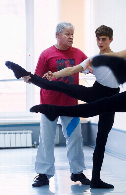 seanmarcus1: Ballet class by Dancrboy on Flickr.Ballet class