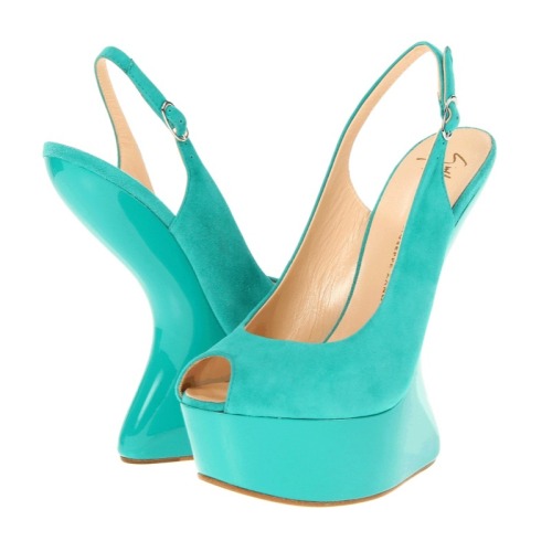 http://www.heelsbook.com/just-green-no-heel/Just Green No Heel