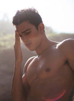 hottmen:    Leonardo Brum  