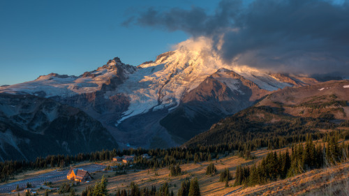 itakephotosofallthethings:  Waking Up Mt. Rainier, WA View it on Flickr More photos by John Westrock on Flickr. 