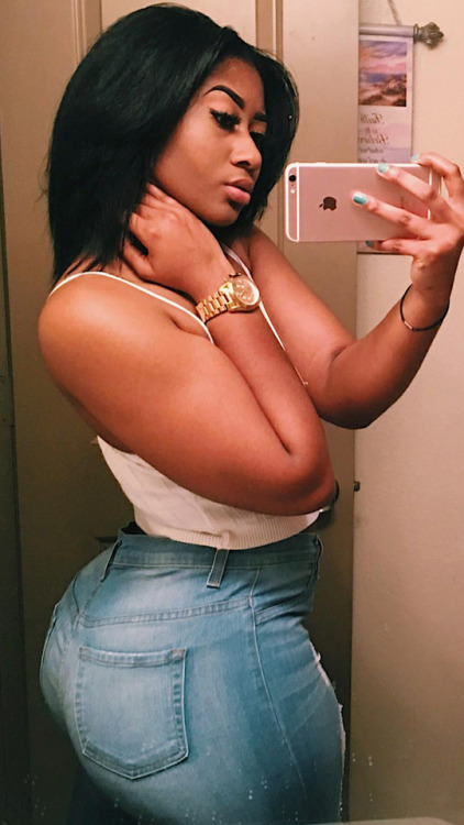 summasoldier: footz76: Sexxii Asf Ooooooweeee Need her name  All that thyckness&hellip;ohh wee