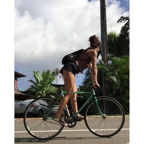 thebicycletree: Repost: @lolaz_87 Cool breeze, warm sunshine, & blue skies. #happyplace #rideALO