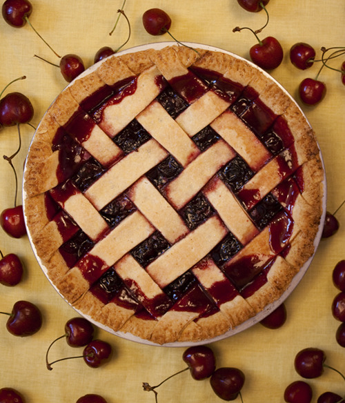 alloftheveganfood:  Vegan Pie Round Up for Pi Day Vegan Caramel Apple Pie Vegan Cherry