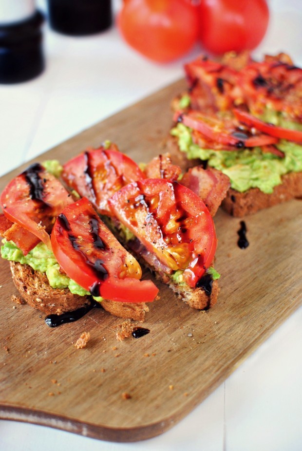 yummyinmytumbly:  Bacon, Tomato + Avocado Smashed Toast with Balsamic Drizzle