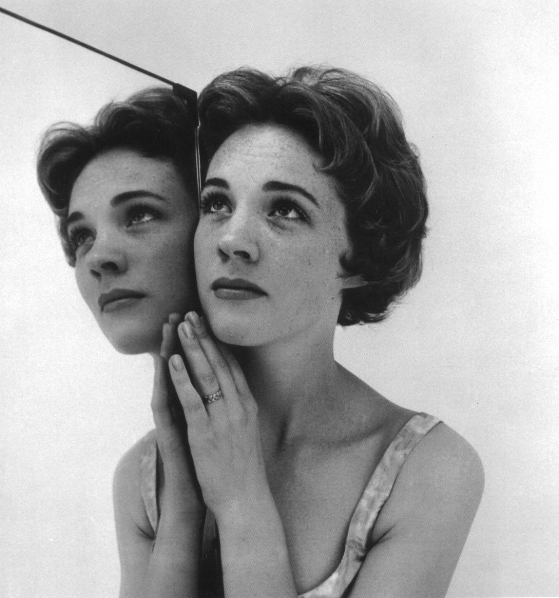 Capturetheatre julie andrews photographed by cecil beaton 1959