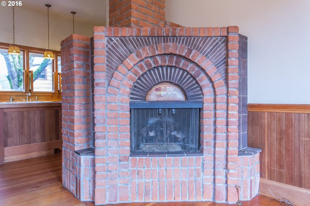 househunting:  $304,291/3 brAlbany, OR  For an old Victorian that is very well kept