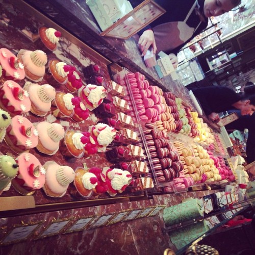 #TBT where we’d rather be #laduree #macarons #tbt #throwbackthursday #throwback #sweets #paris