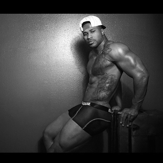 allongst:  phreakquency:  thickchocolatecity:  So Sexy! 