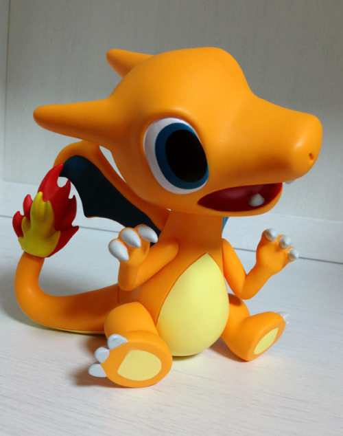 zombiemiki:  New Pokemon Time Charizard figure. I love the Pokemon Time series and design so much, and this Charizard is just precious. He is a present to my husband for his birthday! 