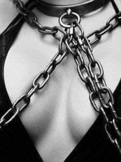 ravenhairedbeauty0114:  Chained