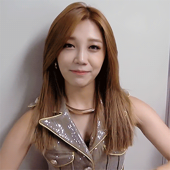 1taeng:   shes just so cute ♡ (￣З￣) 