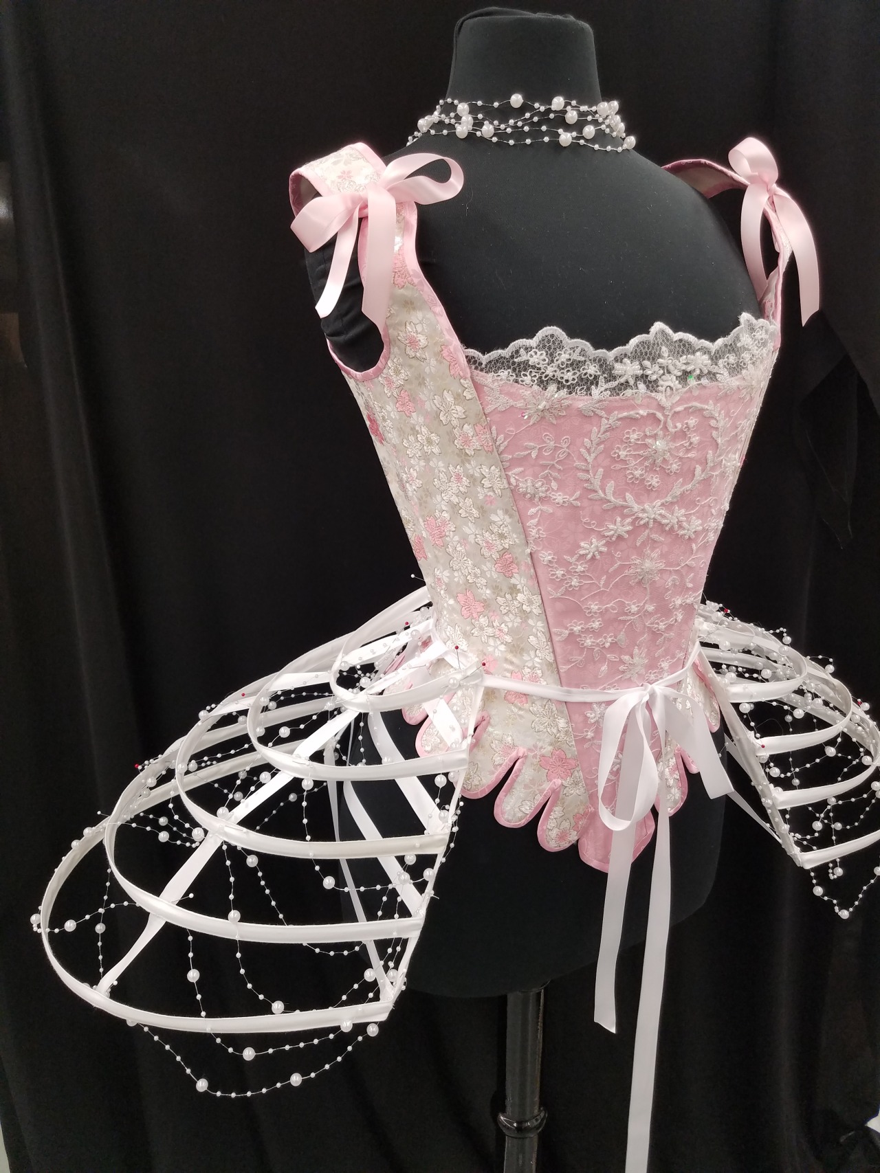 exquisitelywaisted:    Some stays made for a recent photoshoot! I’d love to get