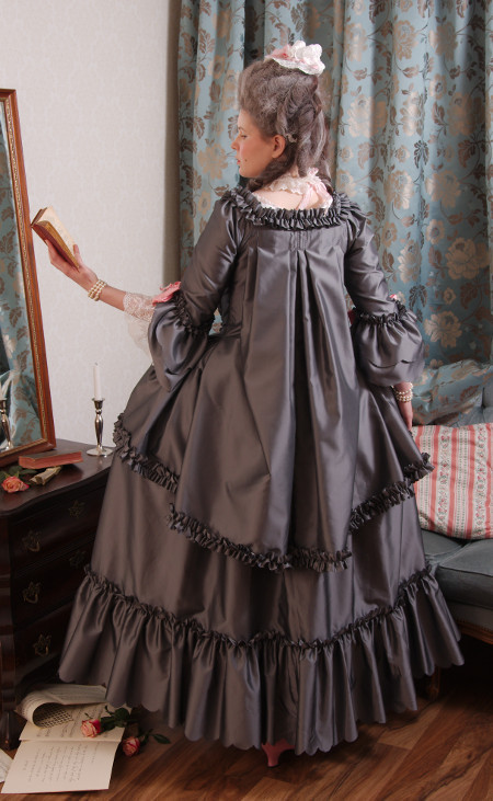 hoop-skirts-and-corsets:18th Century “Brunswick” DressSource