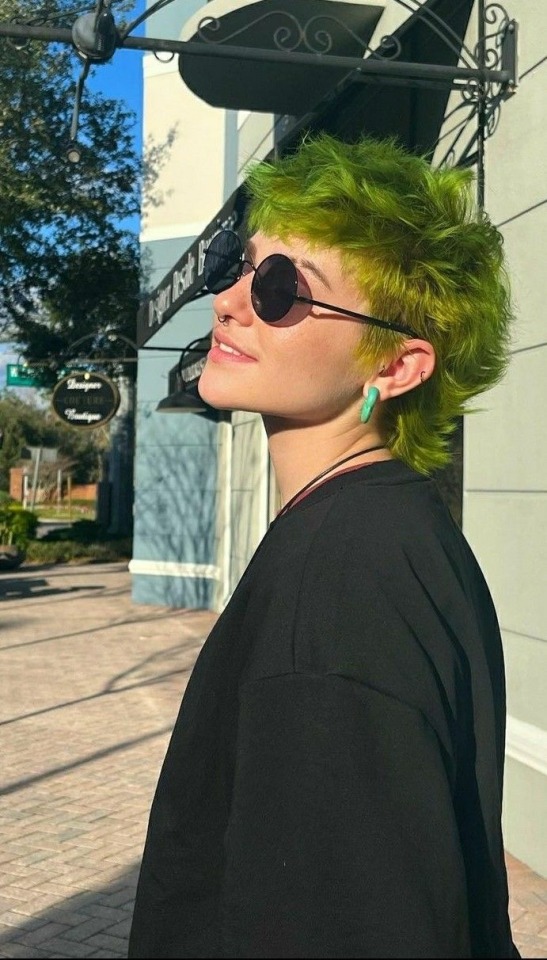 Androgynous Haircuts: The Mohawk-mullet