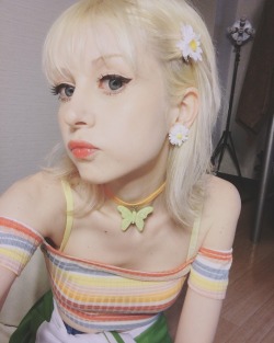 anzujaamu:  ♡ 05.06.2016 ♡   Spring feeling! I wore the choker I made myself today! I think it suited the daisy earrings&amp;hairclips I wore!   I also ate Gyudon for the first time. It had cow meat&amp;cheese in it as well as rice. I love cheese!