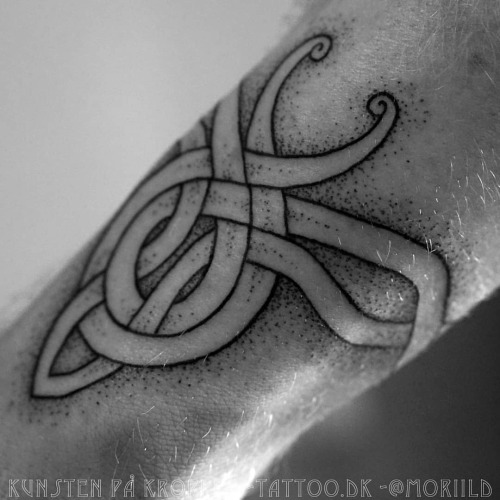 Knotwork bracelet by @moriild Mix of machine and handpoke . Moriild specializes in tattoos with inte