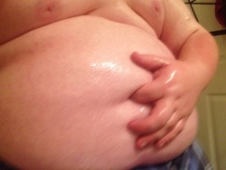 luvbigbelly:  bigfattyteen:  Fat and Oiled :)  Mmmmm
