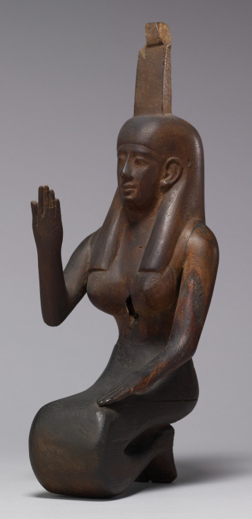 dwellerinthelibrary: Wooden Ptolemaic figure of Nephthys as a mourner (the hieroglyph atop her head 