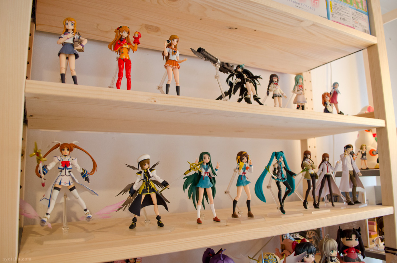 bird-bat:  goodsmilecompanyus:  nyotaku:  Recently bought some new shelves to display