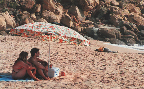 Inmigrante muerto en la playa de Zahara de los Atunes, Cádiz, 2 de septiembre de 2000.