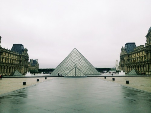 Sex Pyramide du Louvre pictures