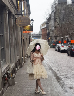 Apple-Salad:  Rainy Day In The City.  Op (Madeline Chiffon), Jacket: Mary Magdalenebag,
