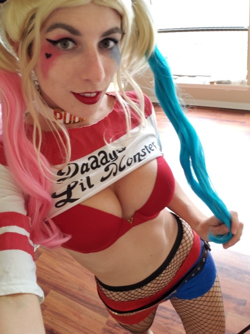 See Harley get down to her fishnets! It’s almost too hot for Mistah j… Can you handle it? 99+