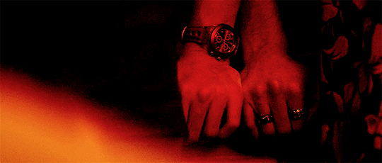 malecs: – I love you. I love you, damn it! – Asshole. They had to kill me for you to say it.Élite (2