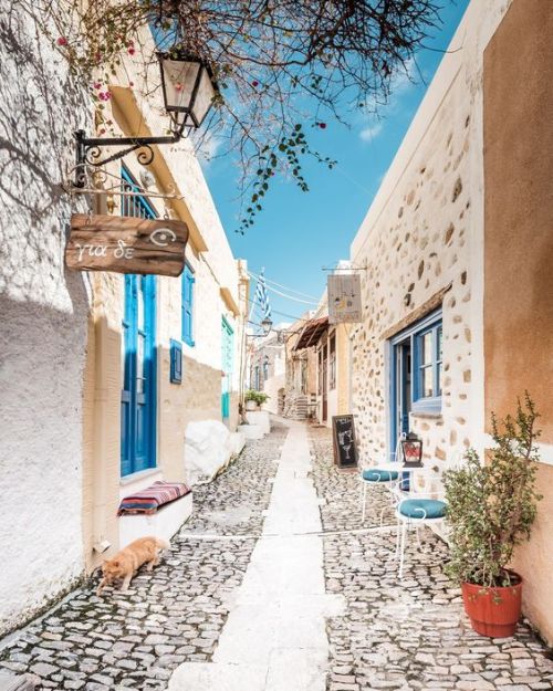 Alley in Ano Syros, Syros island, Greece