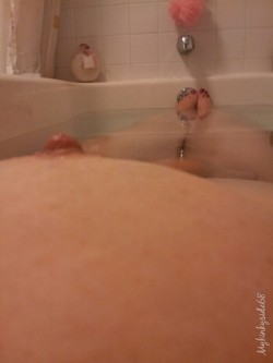 mykinkyside68:  Home sweet tub! Listening