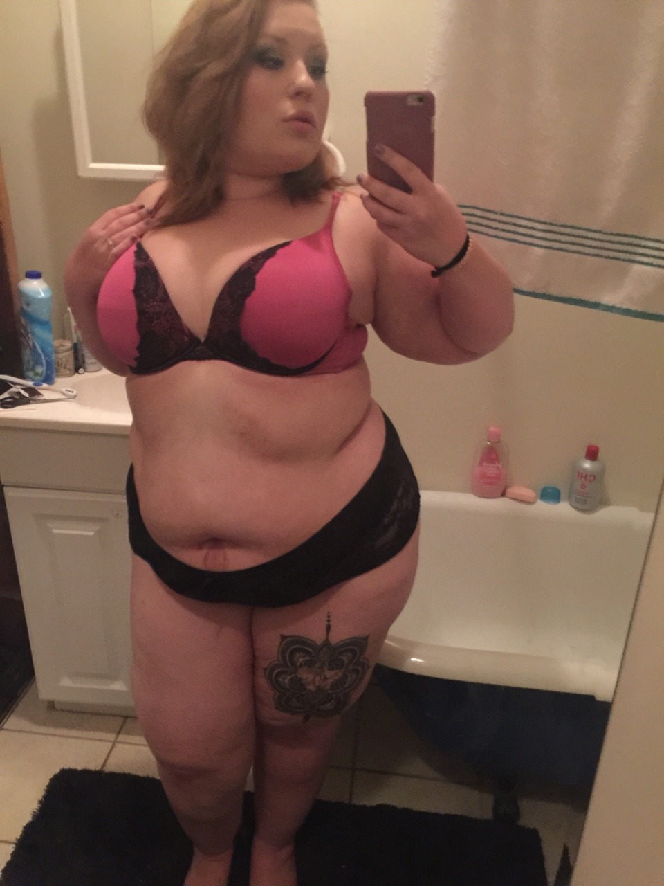 kweedly:  I feel like my body looks better and better each day.