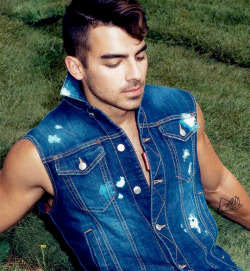 simon-jaces:  jonasgalaxy:  Joe Jonas outtakes