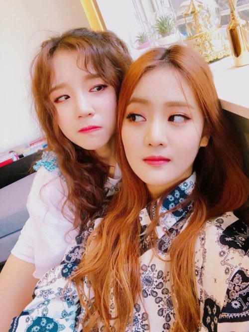 [TWITTER] 180923 G_I_DLE: [#민니] 9월23일!!!! 우리 우기 생일!!!!! 생일 축하해 우기야~ 올해도 행복하고 건강해~ 항상 옆에 있어줘서 고마워:)