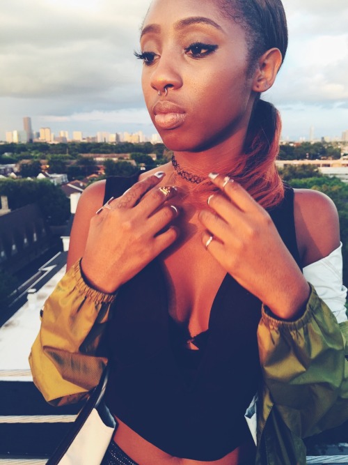 fckyeahprettyafricans:  Nigerian- Ibo girl  She Belongs To The City  theCoutureMoments.com  IG: @couturemoments_