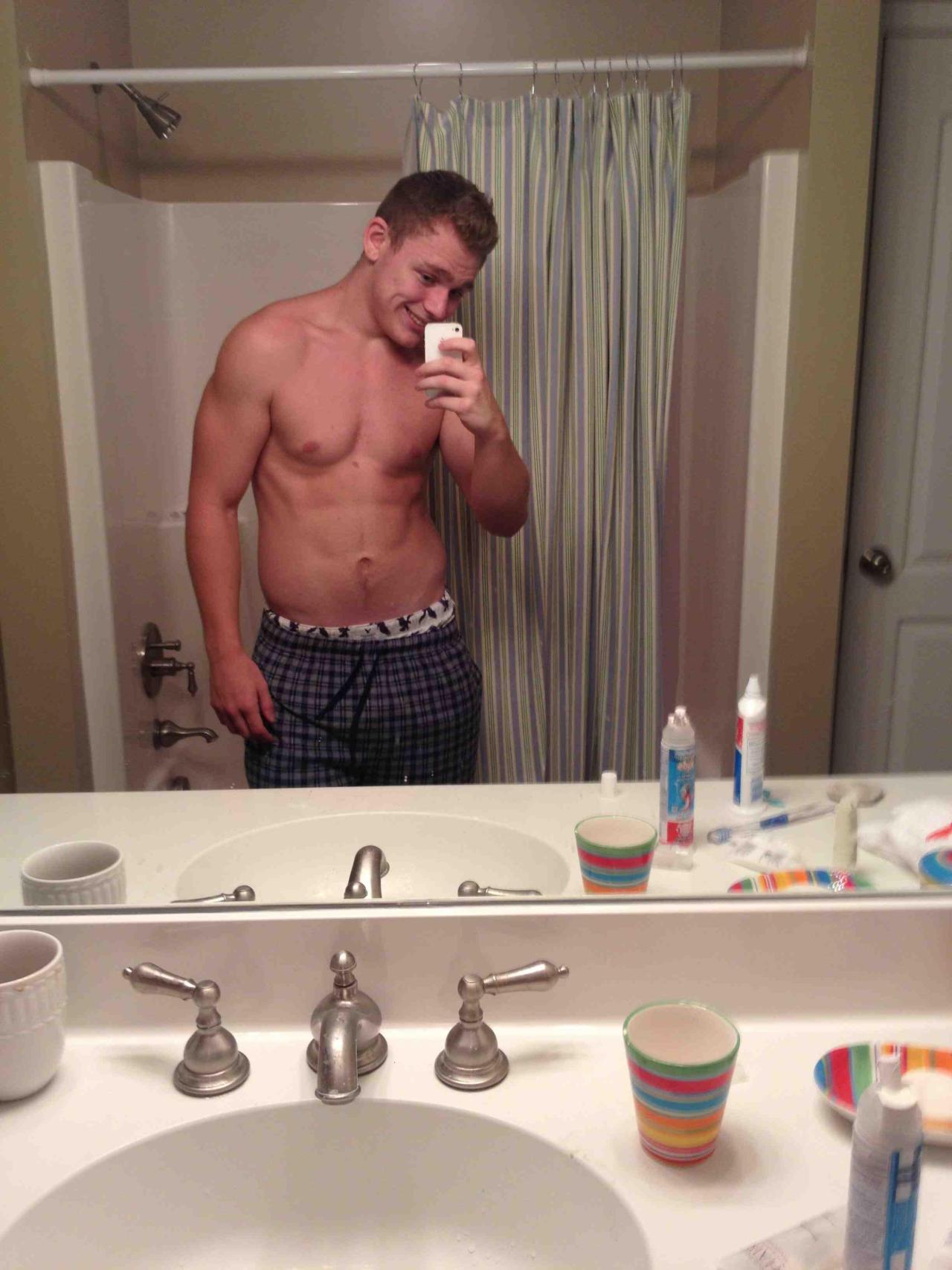 instaguys:  Guys with iPhones Source: gwip.me 