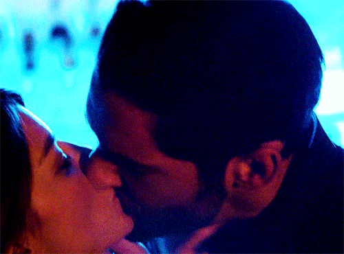 chlolucifer: DECKERSTAR KISSES in season 5 part 1.