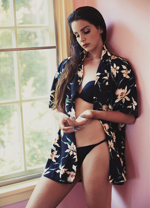 sugerissweet:   Lana Del Rey for Rolling Stones Magazine     Click for more Sweets