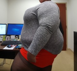 bbwlatina-love:  Do you approve of my outfit,