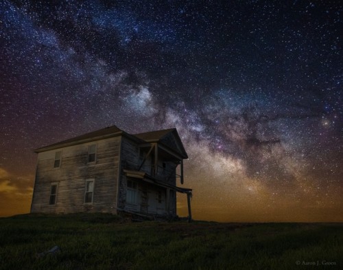 morethanphotography:  House on the Hill *remastered* by AaronGroen 